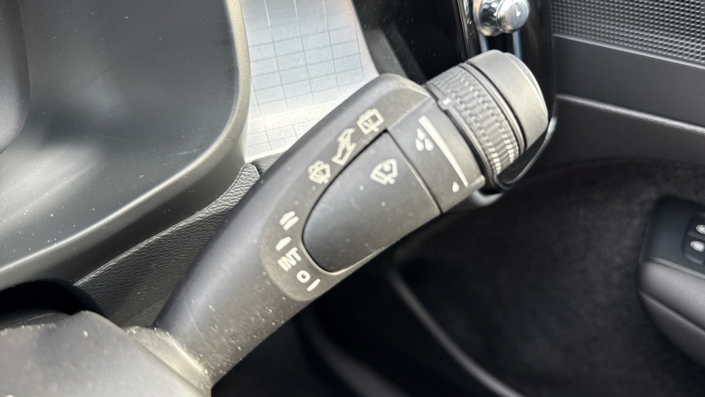 Volvo XC40 2.0 B3P Core 5dr Auto Petrol Estate